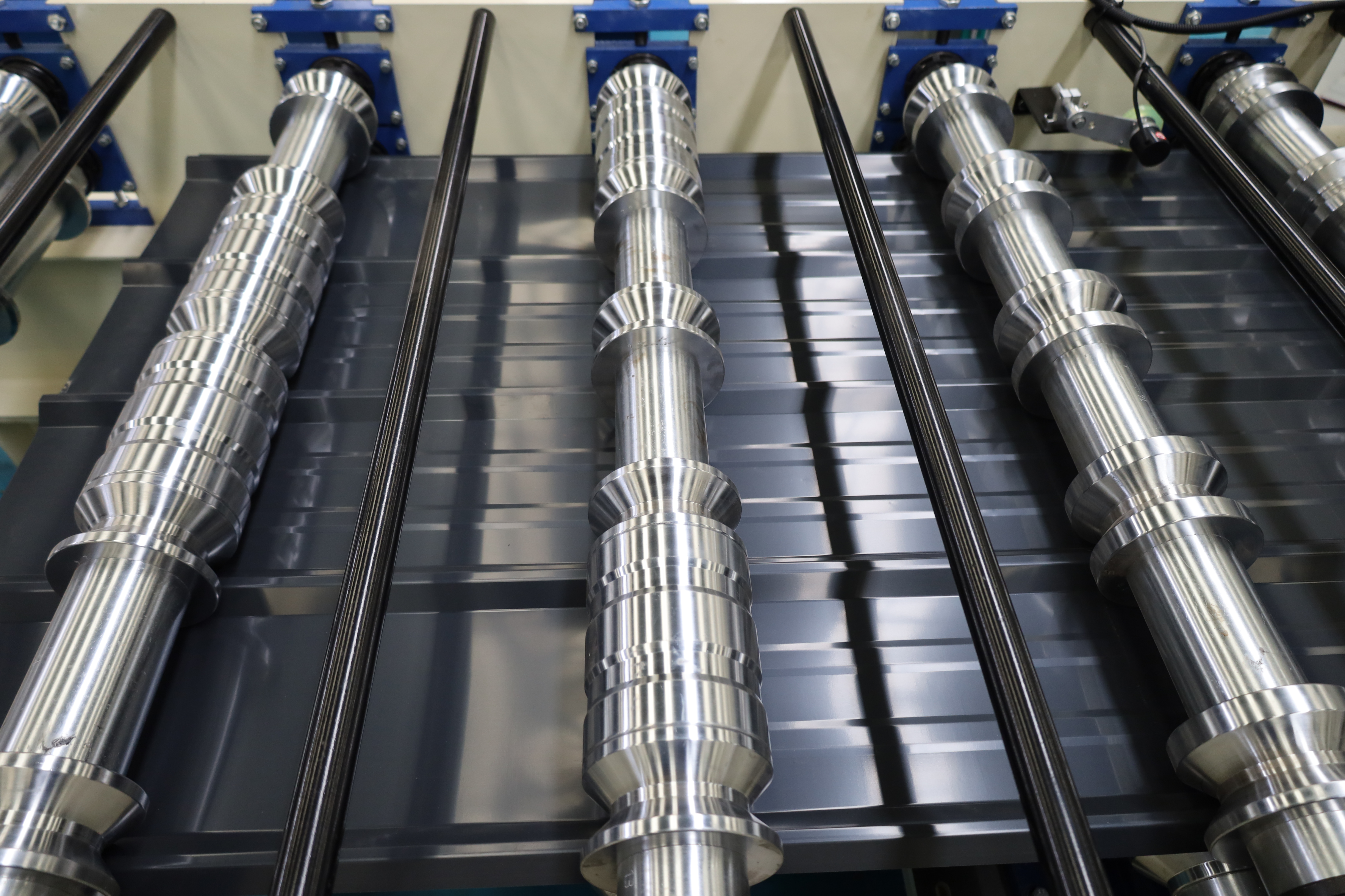 36''-34''-9''सिगले लेयर आईबीआर कलर स्टील रोल बनाने की मशीन (10)